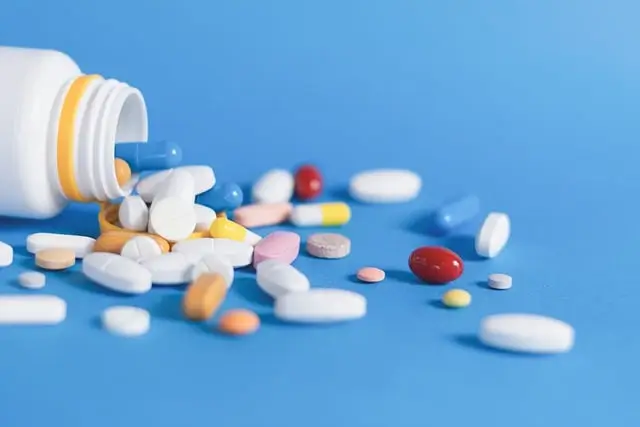 medicine 8287535 640 Mirha